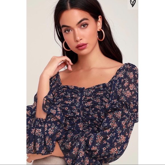 Lulu’s long sleeve crop top. - Picture 6 of 6